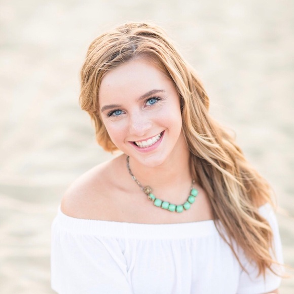 Meet your Posher, Gabrielle - Picture 1 of 1